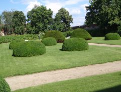 Pohled na park před zámkem