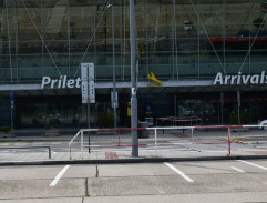 Parkovisko pred letiskom