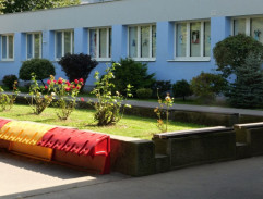 pred Sárinou školou 2