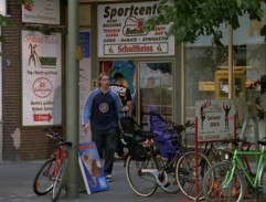 Pred športovým centrom