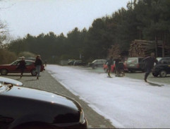 Honda vletela na parkovisko