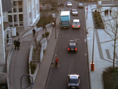 Schmölder jazdí po chodníku