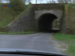 Tom, Semir a slepá klaviristka sa vozia po okolí