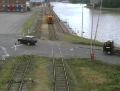 Na červenú cez závory