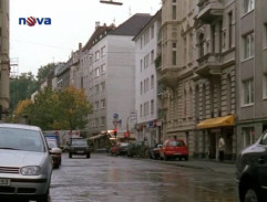 Pred domom Alex Brenner