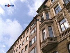 Dennis Weber skáče z okna