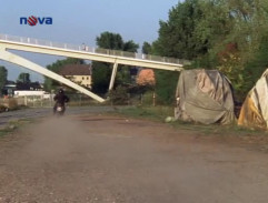 Útočník na motorke ušiel