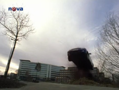 Tom vylietava na cestu