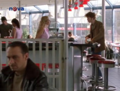 Hartmut balí čašníčku