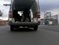 Pfeifer ohadzuje okoloidúce autá múkou