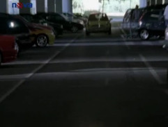 V garáži nákupného centra