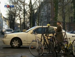 Laura prichádza domov