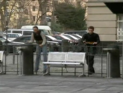 Semir a Chris pribiehajú k prokuratúre