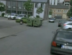 Vymáhač preletel medzi autami