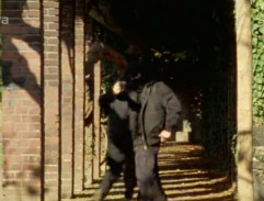 Lupiči strieľajú po Semirovi a Benovi