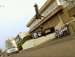 Ben vyletel z garáže