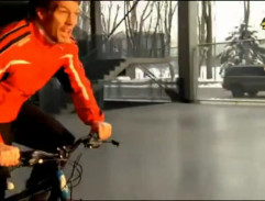 Patrick uniká pred streľbou