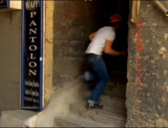 Ben našiel náramok