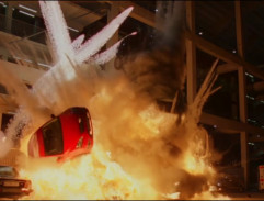 Výbuch v poschodovej garáži