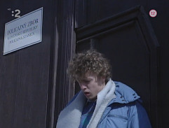 Pred policajnou stanicou