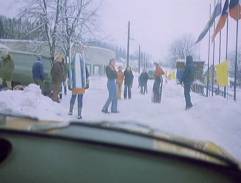 Přijíždějí k dráze