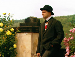 V růžové zahradě