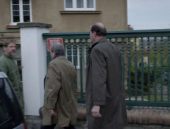 Před domem Viléma Pokorného