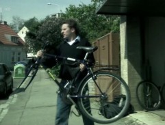 Před domem doc. Polehly