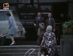 Před zdravotním střediskem č. 12