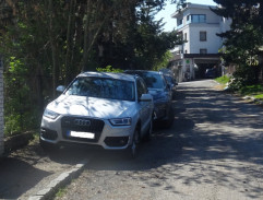 Veronika odjíždí na kole