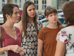 Před policejní stanicí