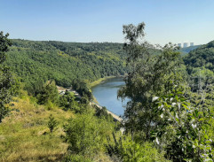 na priehradnom múre