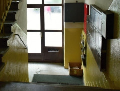 vchod od Tininho domu