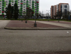 Na parkovisku pred Lidlom