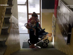 vchod od Tininho domu