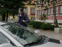 pred materským centrom