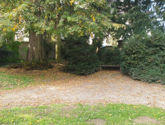 V zámecké zahradě