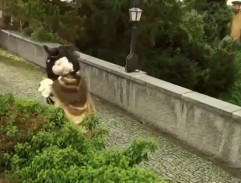 Před zámkem princezny