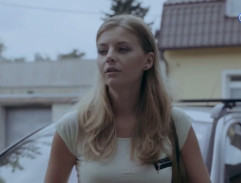 pred domom Bodrogovej