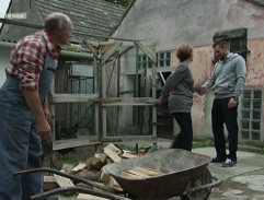 na dvore u Strakovcov