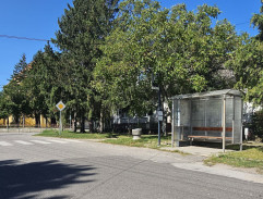 Zastávka pri kostole