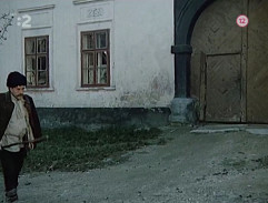 Chlapi cestou z lesa