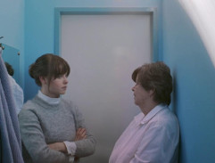 Anežka s babičkou v šatně