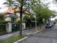 před domem Ing. Čirůvky