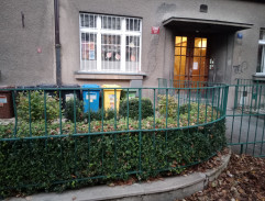 Před bydlištěm Kateřiny