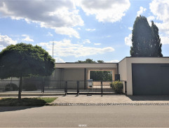 Před vilou rodiny Landauerových