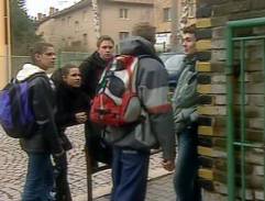 zábradlie pred školou