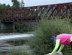 U železničního mostu