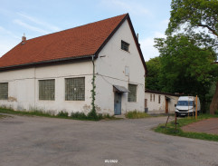 Petr Třebovický před truhlářstvím