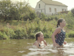 Lenka a Hanka ve vodě